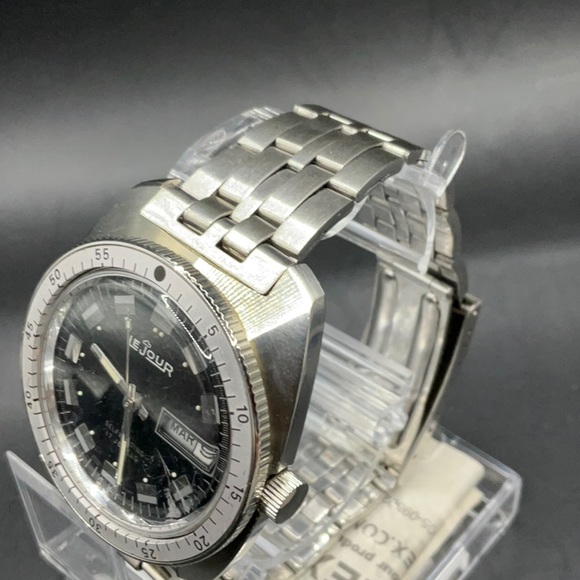 Vintage 1969 Le Jour Black Dial Watch - Picture 2 of 5